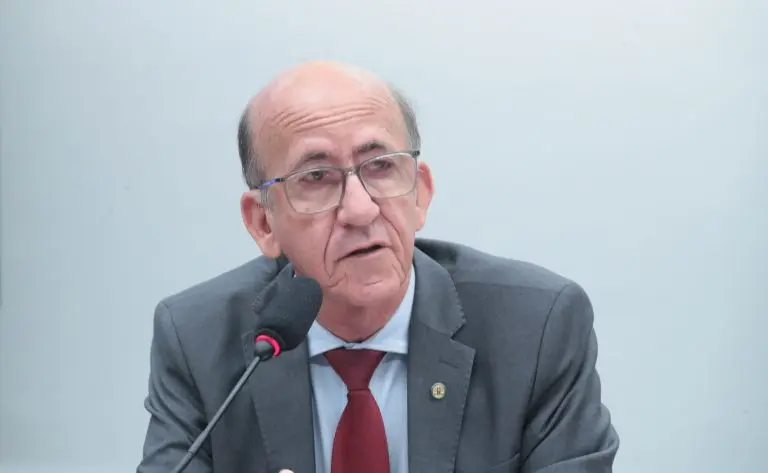 Deputado Rubens Otoni (PT-GO) em comissão da Câmara dos Deputados