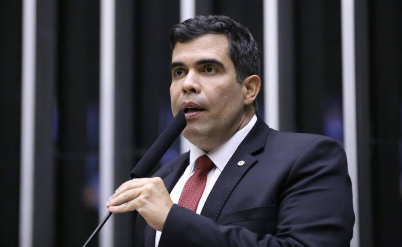 Deputado Ricardo Ayres (Republicanos-TO) fala no Plenário da Câmara dos Deputados