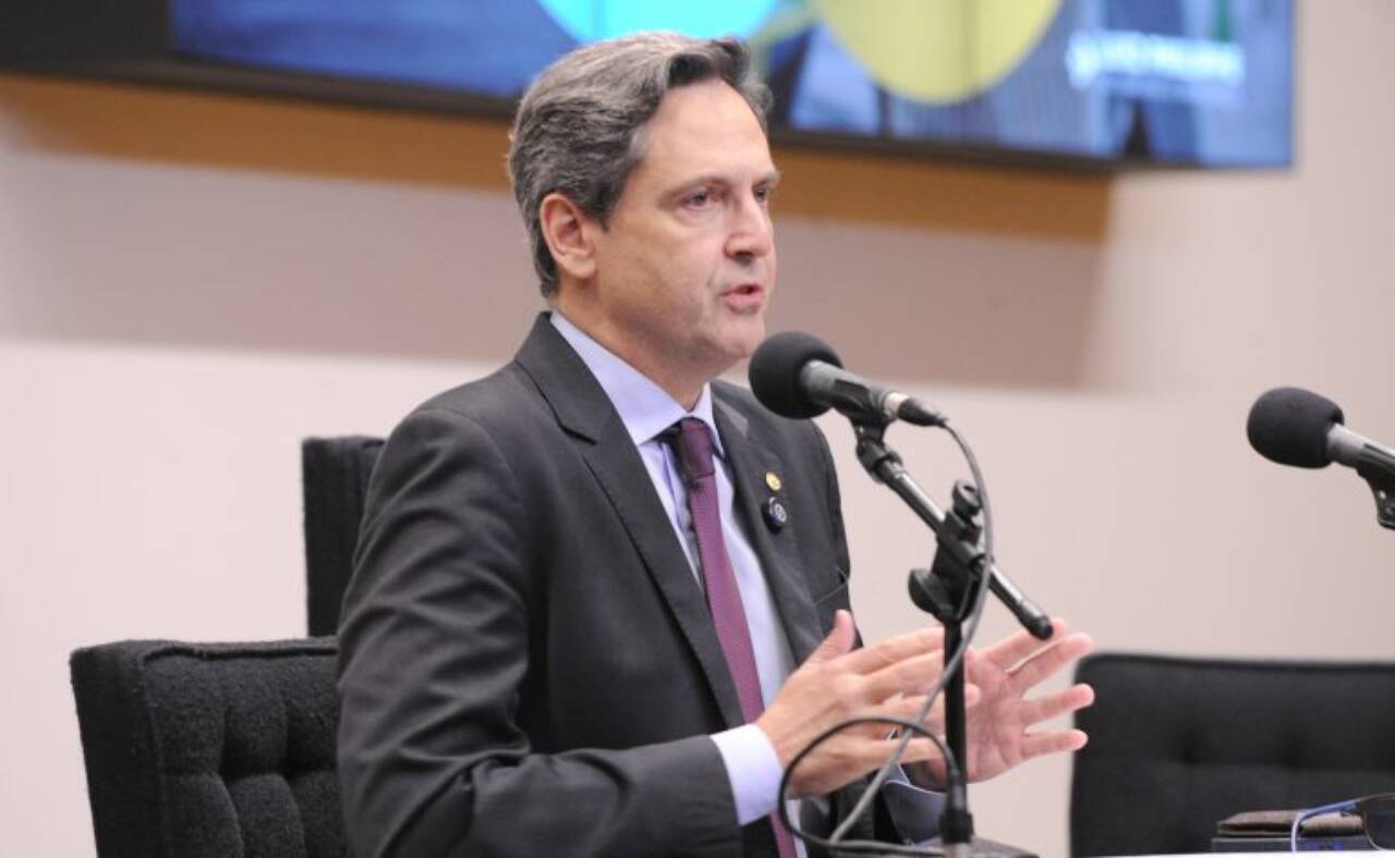 Proposta legislativa visa intensificar combate à corrupção com novo marco de fiscalização para políticos expostos