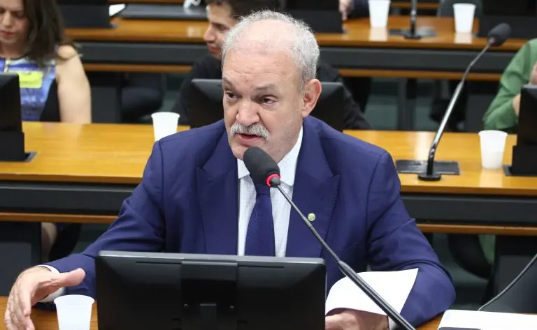 Deputado Geraldo Resende (PSDB-MS) fala em comissão da Câmara dos Deputados