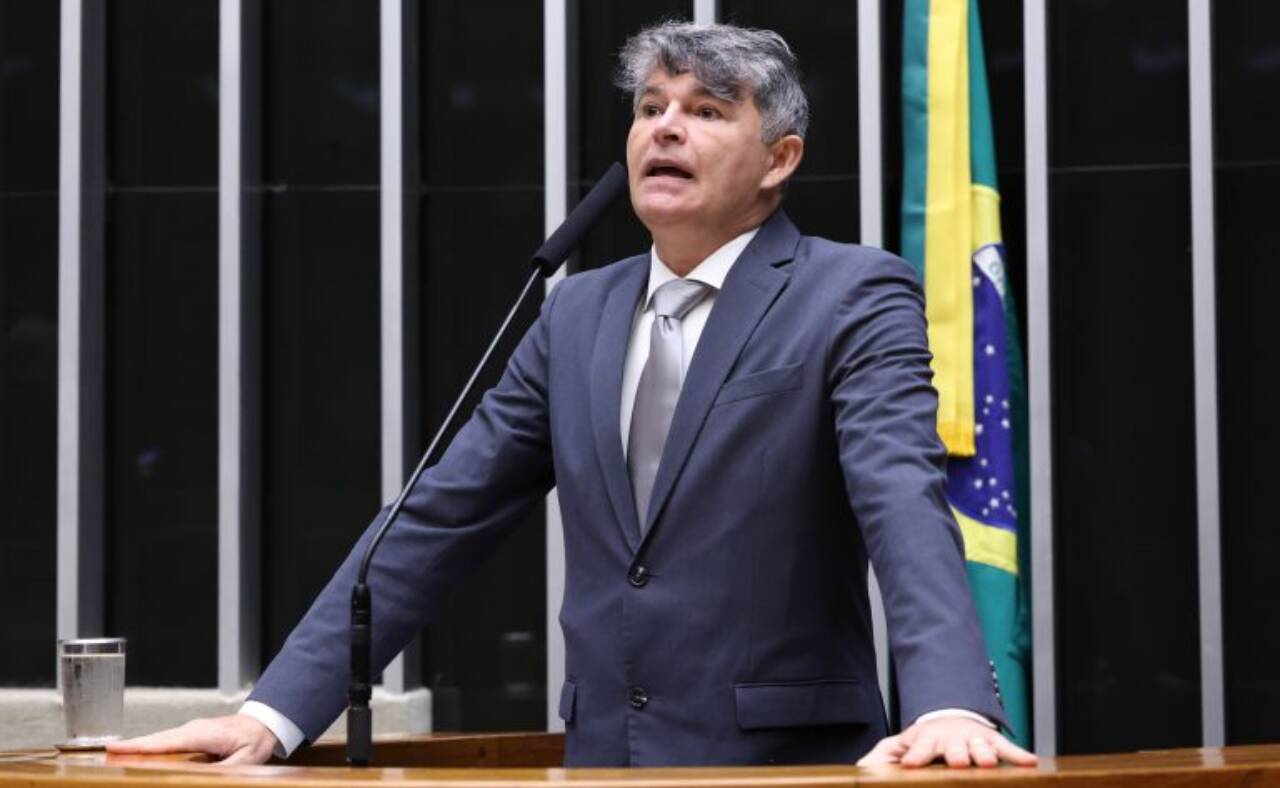 Deputados aprovam projeto que suspende multa de fidelidade em serviços de telefonia e TV na ocorrência de pandemias