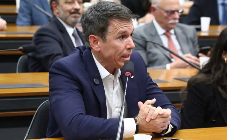 Deputado Felipe Carreras (PSB-PE) fala em comissão da Câmara dos Deputados
