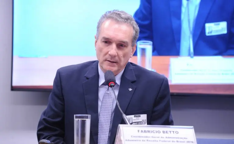 Audiência Pública - Evasão fiscal, mensuração da perda de arrecadação e comércio ilegal. Coordenador-Geral de Administração Aduaneira da Receita Federal do Brasil (RFB), Fabricio Betto.