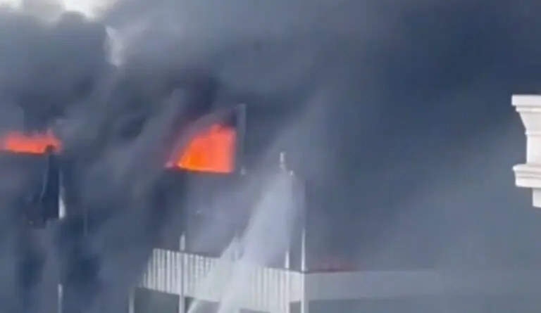 Incêndio em fábrica de sapatos na China - Reprodução/ X