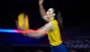 Julia Kudiess sufre otra grave lesión y revive el drama que la sacó de París-2024