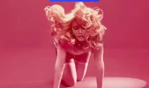 Veröffentlichung von „Confessions II: Madonna liefert ein anspruchsvolles Album ab, das ihr Königtum im Popuniversum mit Meisterschaft feiert