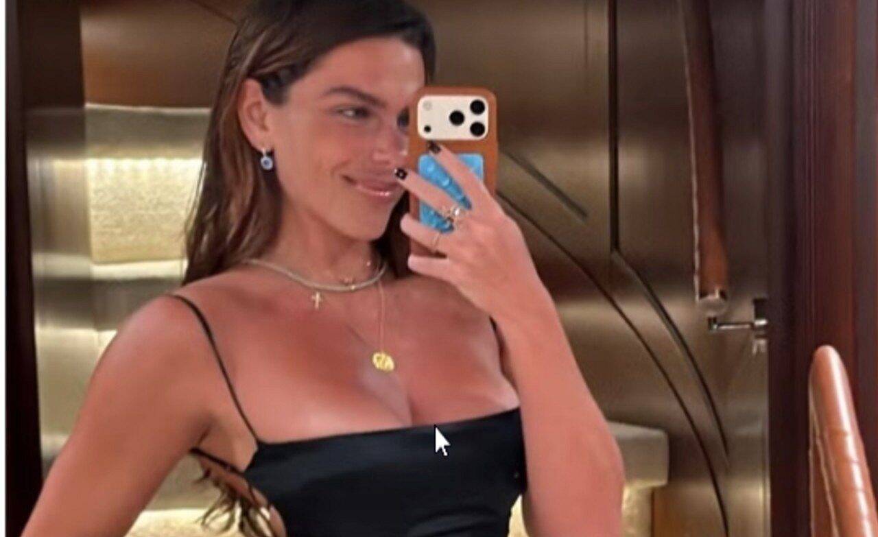 Mariana Goldfarb brinca sobre desconexão em férias solo e exibe bronzeado no Mediterrâneo