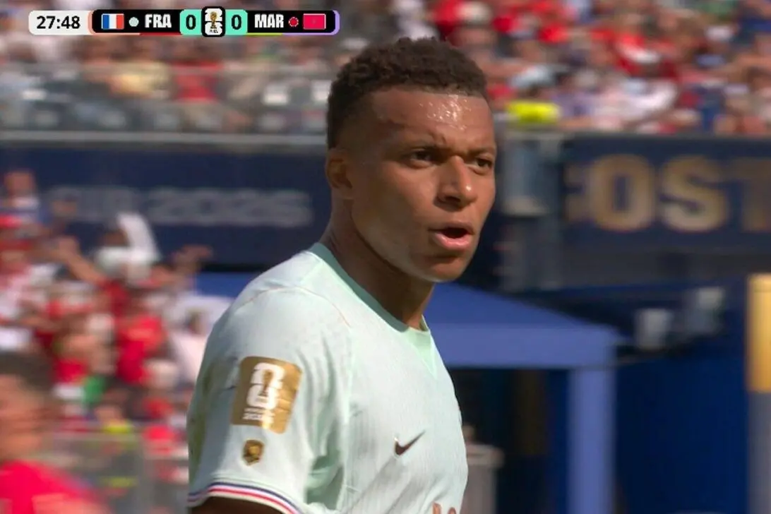 Mbappe sbaglia rigore