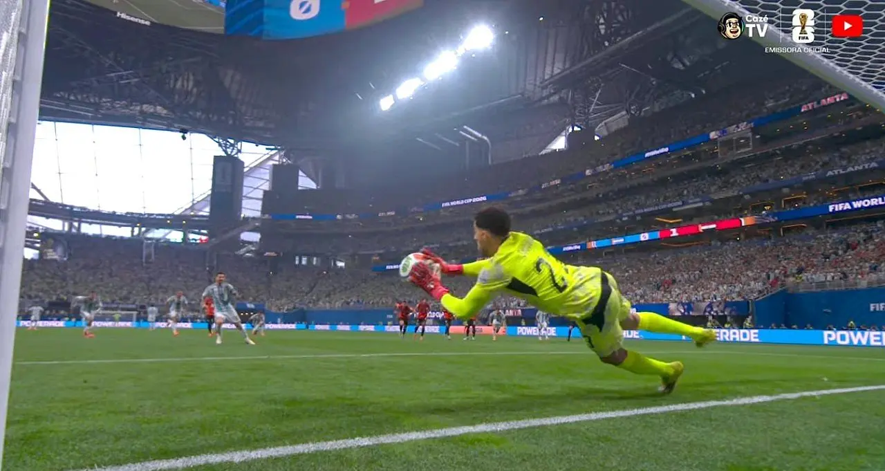 Messi pega mal - Caz&eacute;TV