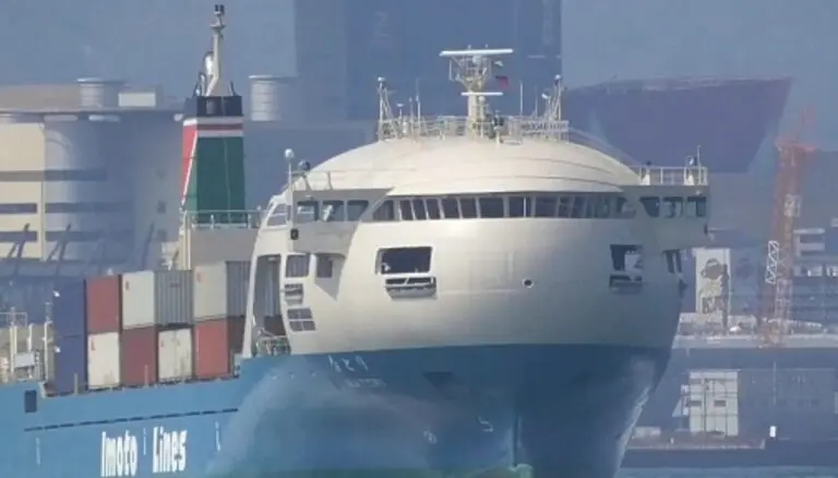 Navio com Nariz de avião