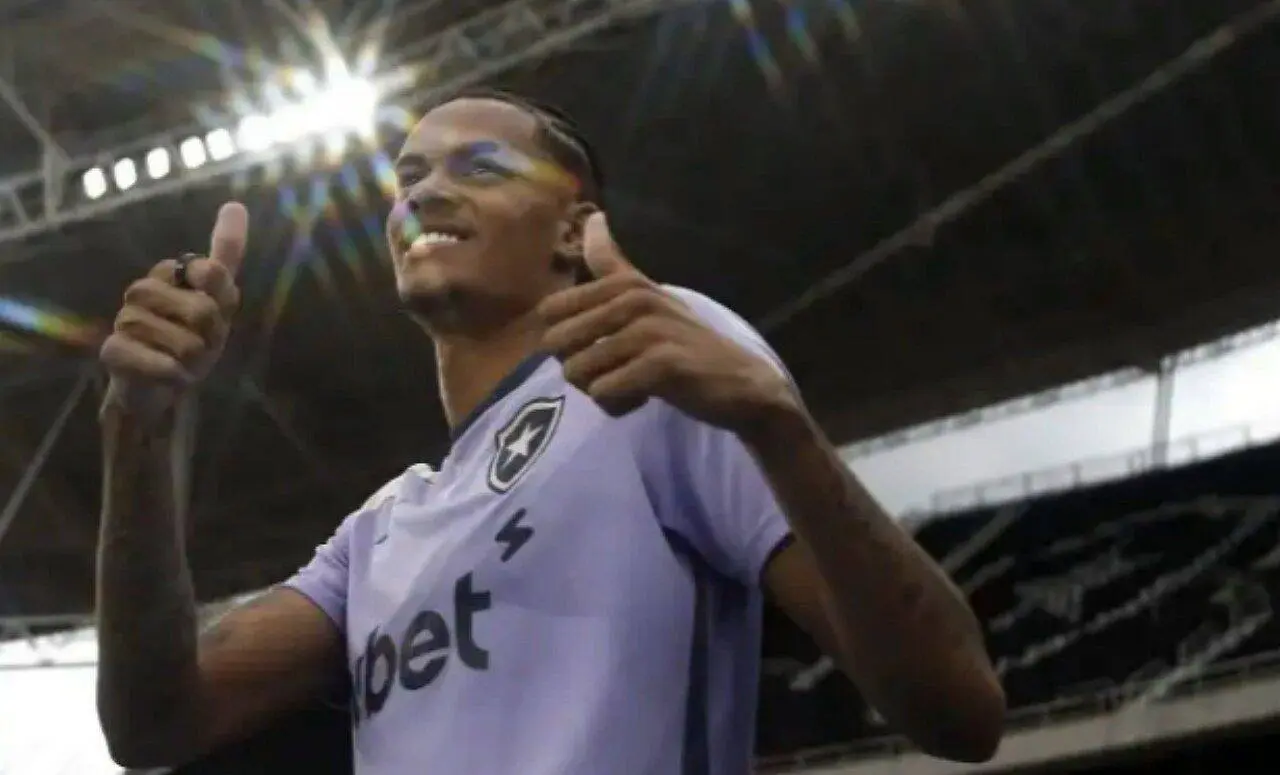 Newton, volante do Botafogo - Vítor Silva/Botafogo