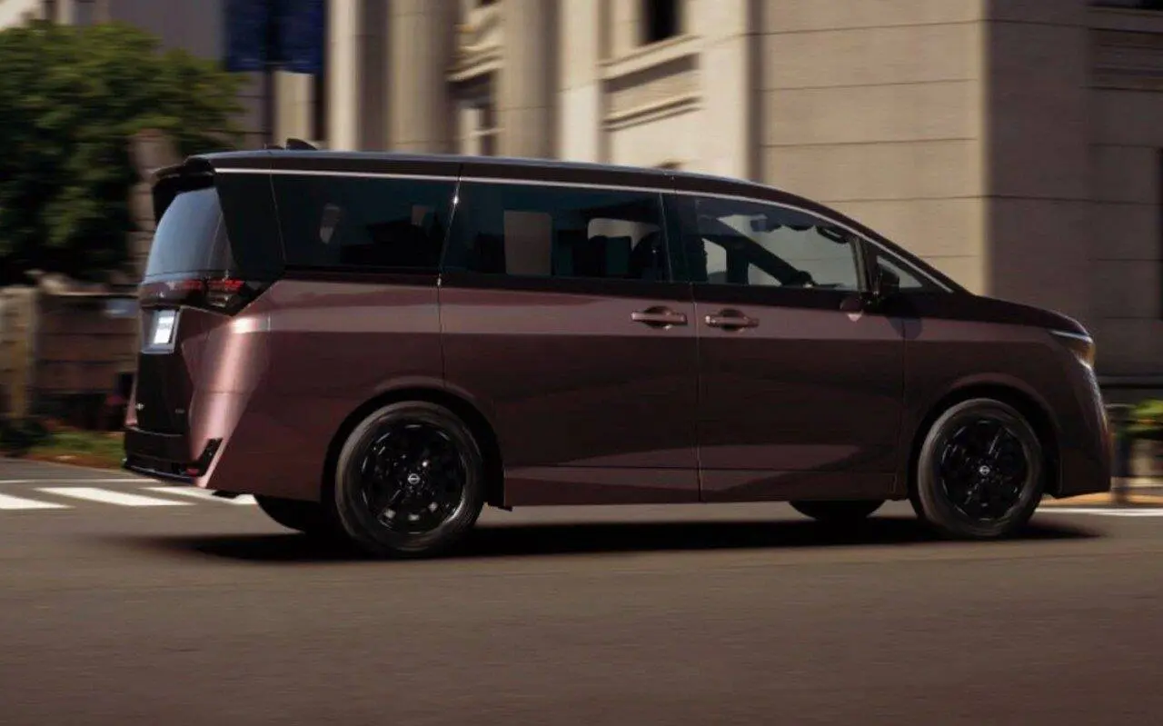 Nissan Elgrand - Divulgação
