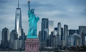 New York vejr under alarmberedskab: storme og oversvømmelser truer myldretidstrafikken denne tirsdag