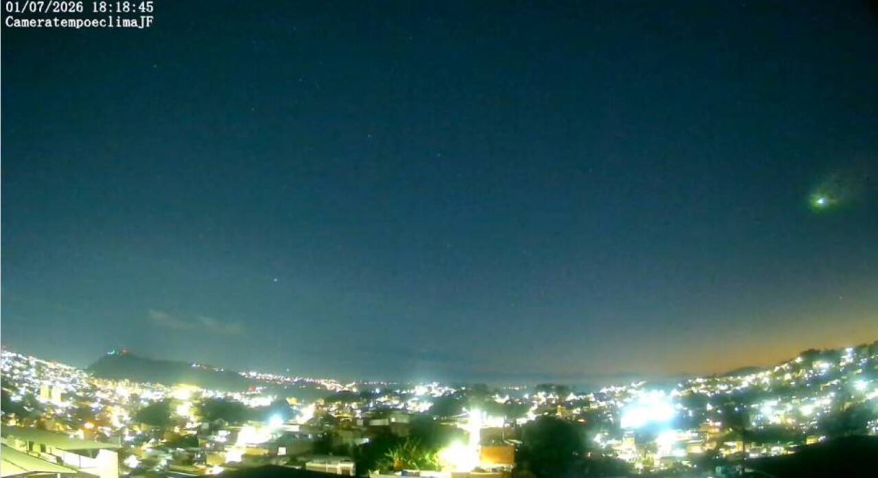 Meteoro é registrado em Minas Gerais e no Rio, causando forte clarão no céu