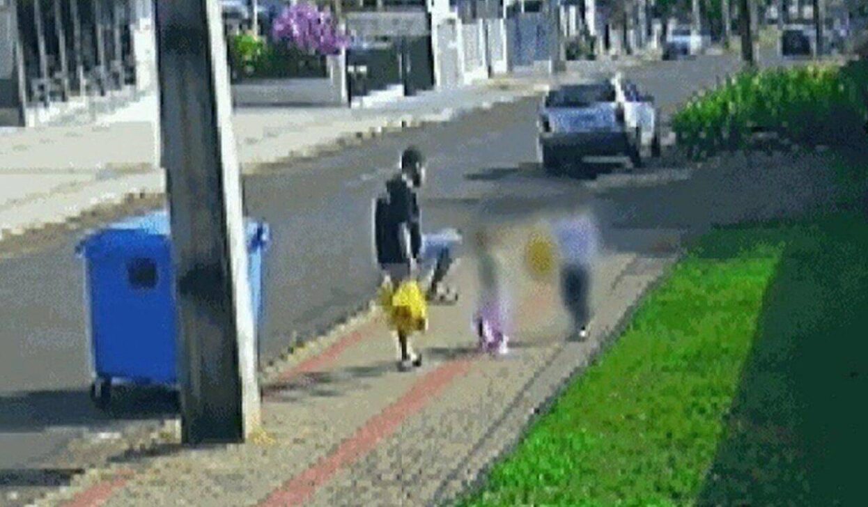 Pai é flagrado chutando a filha no Paraná - Reprodução