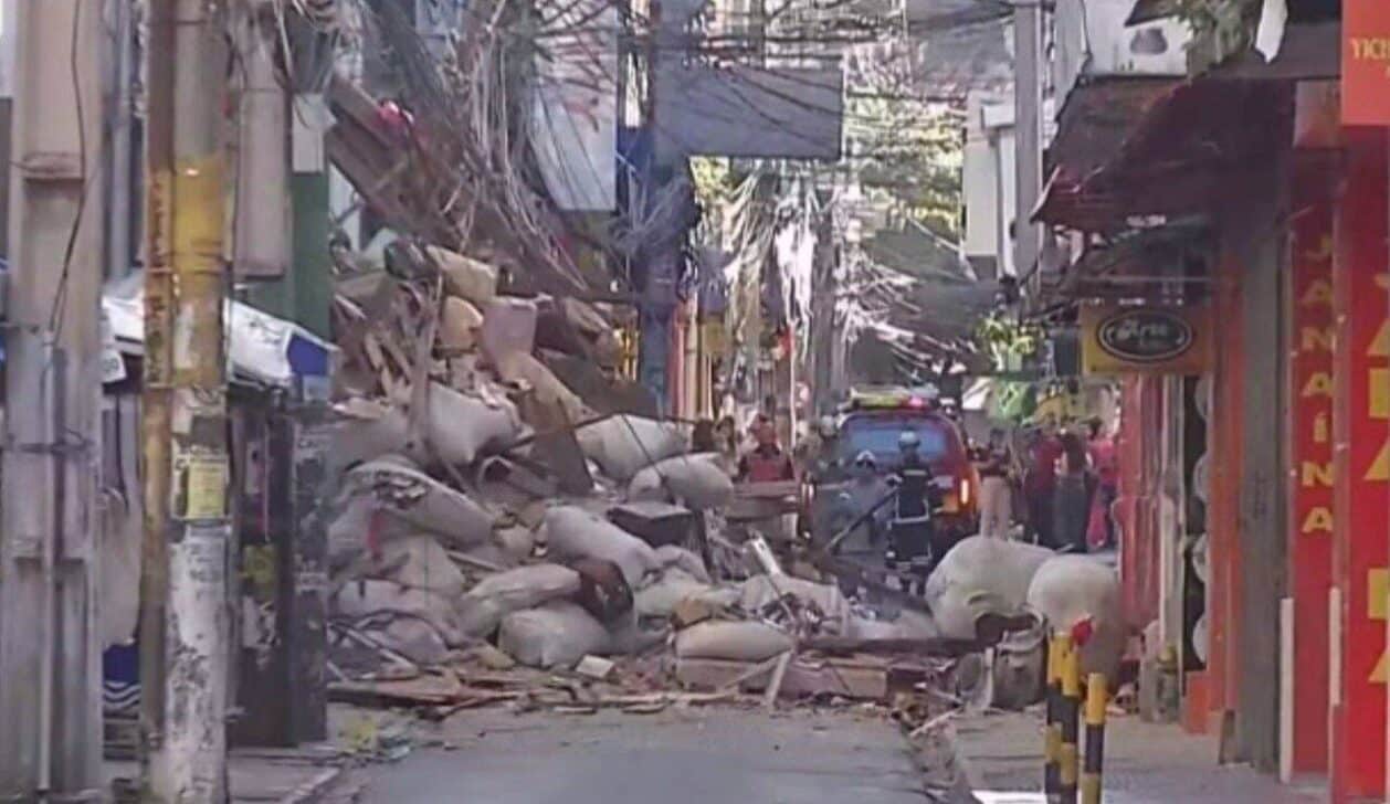Parte de prédio no centro comercial de Belém desabou - Foto - reprodução / TV Liberal