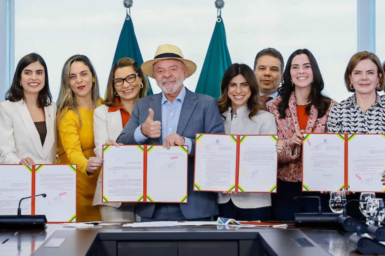Sanção do "Pix Pensão" e da divulgação do Ligue 180 no Palácio do Planalto - Foto: Ricardo Stuckert/Presidência da República
