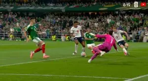 Hij kwam binnen met de bal en zo! In twee minuten tijd twee geweldige doelpunten van Bellingham in Mexico versus Engeland op het WK