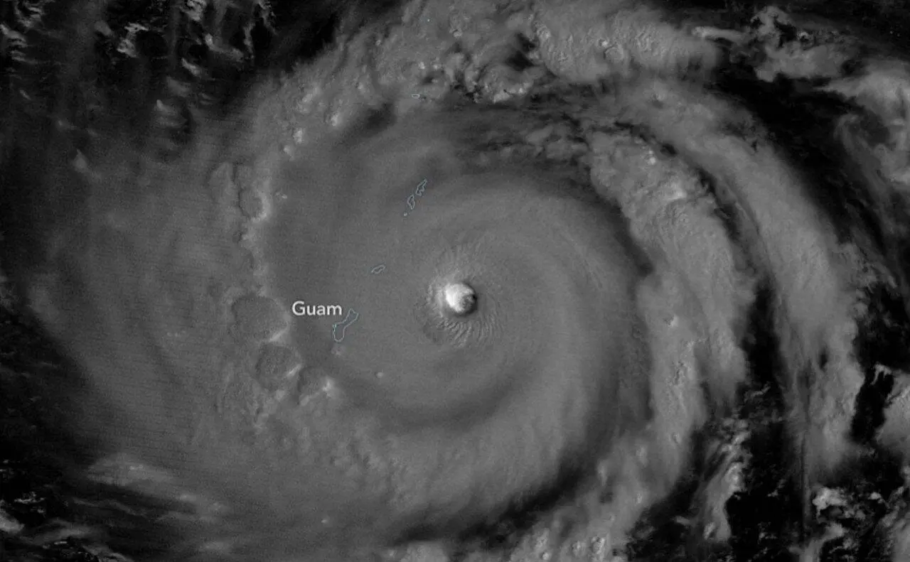 Supertufão Bavi - Reprodução/Observatório da Terra da NASA/Michala Garrison