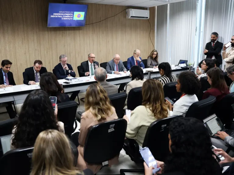 Em dez pontos, governo brasileiro rebate argumentos do tarifaço 301 estadunidense