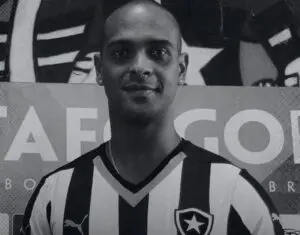 Forte ventania no Rio de Janeiro provoca morte de ex-jogador Tássio, do Botafogo