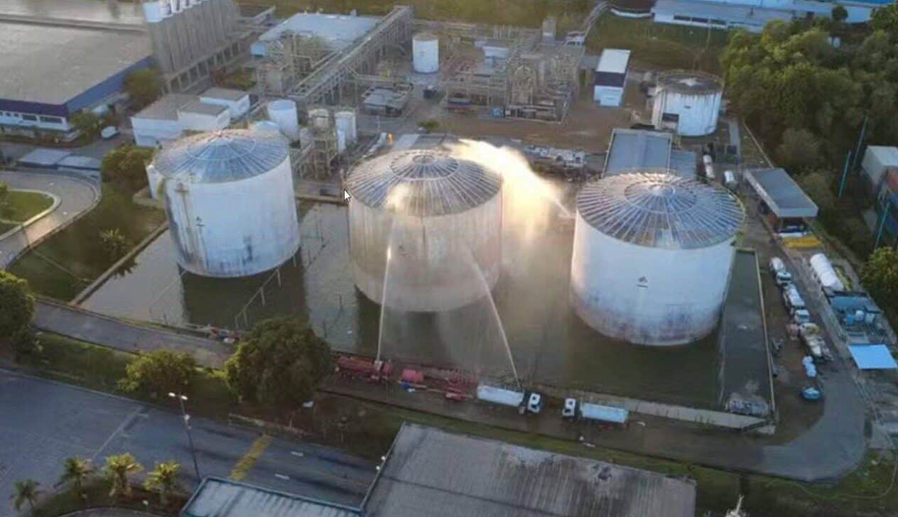 Trabalhos de resfriamento continuam após 60 horas em Manaus Foto - Gato Jr/Rede Amazônica