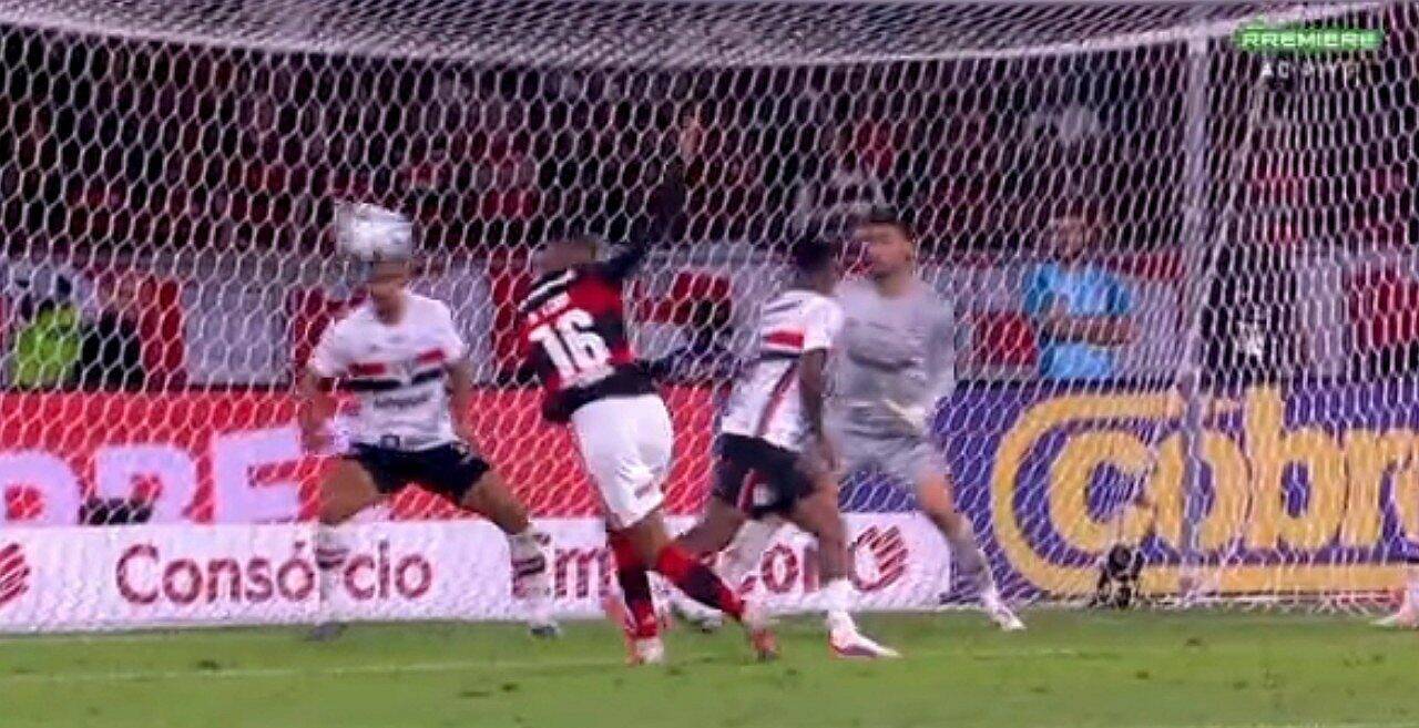 VAR anula gol de Samuel Lino - Premiere
