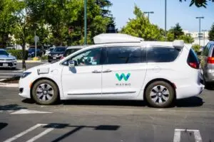Waymo inicia expansão para a Europa com lançamento de serviço de robotáxis em Londres previsto para 2026