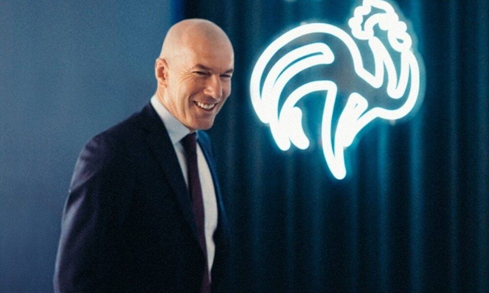 Lo stipendio di Zidane nella squadra francese arriva fino a 2,6 milioni di R$ al mese