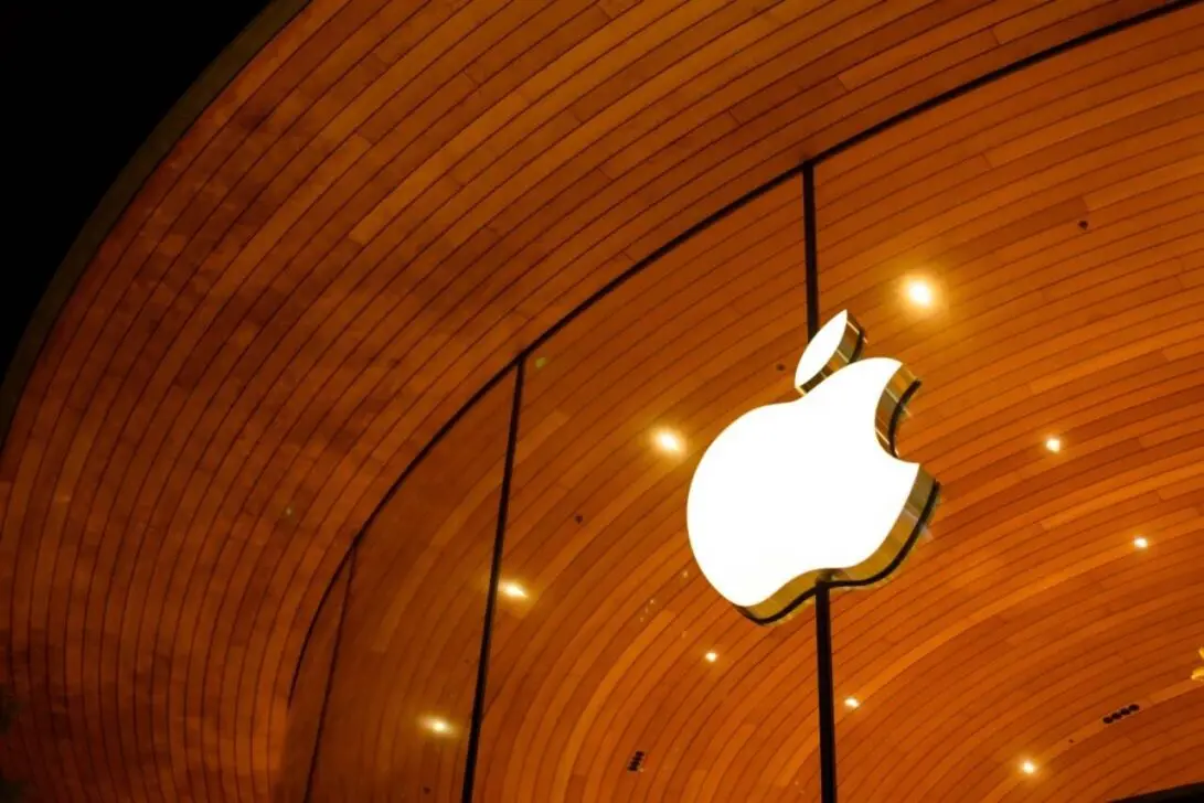 Disputa legal entre Apple e OpenAI se acirra por saída de funcionários e segredos comerciais