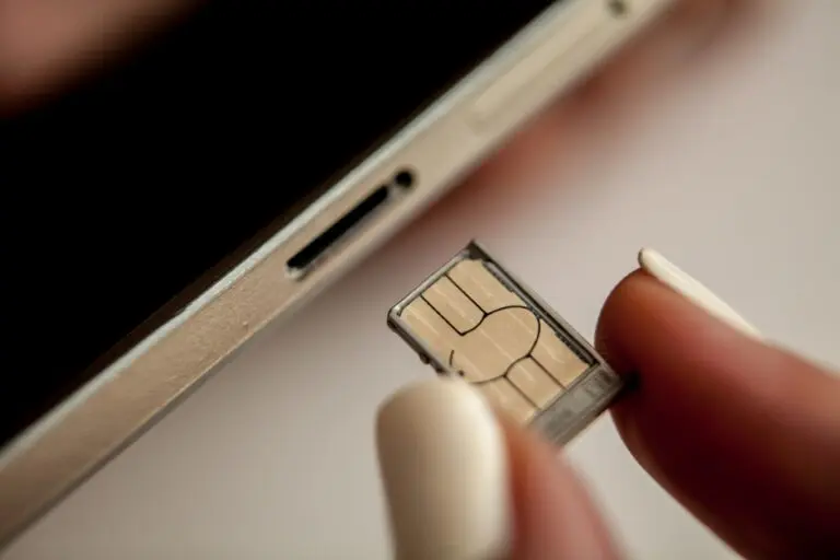 Celular, cartão SIM