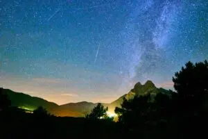 Pico da chuva de meteoros Perseidas será em agosto; saiba como observar no Brasil