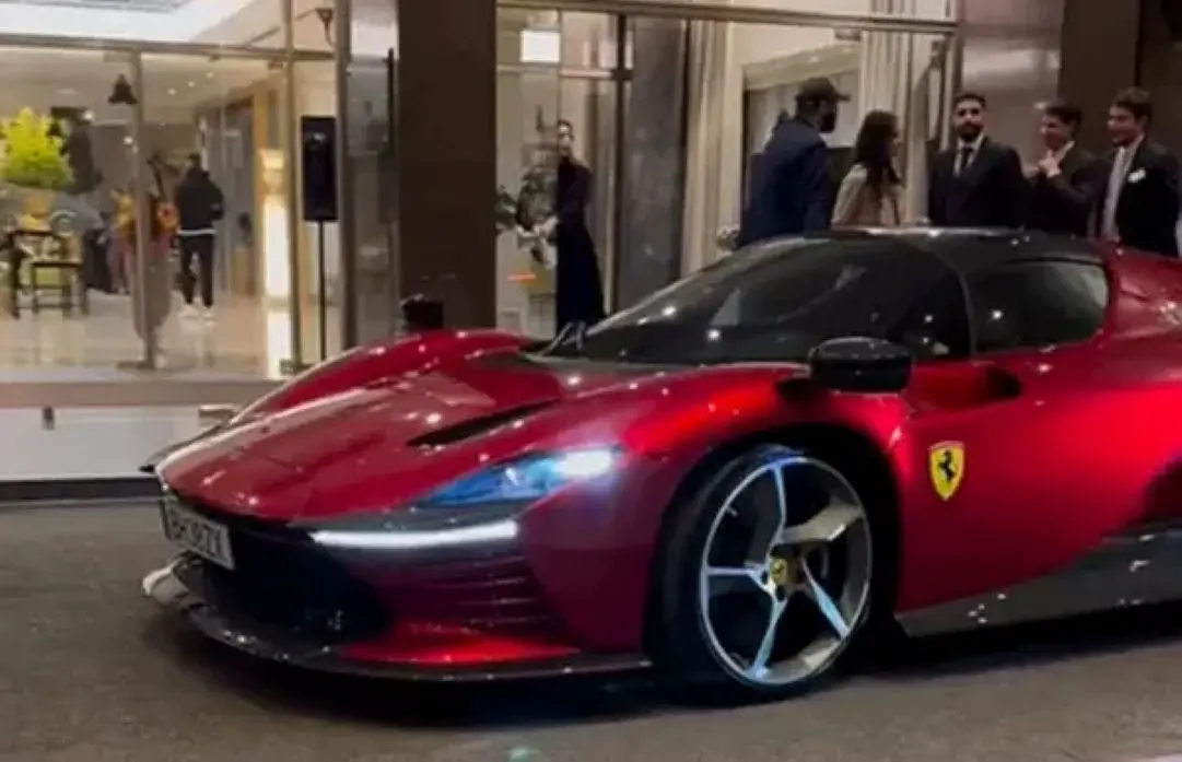 Cristiano Ronaldo avec sa Ferrari Daytona SP3