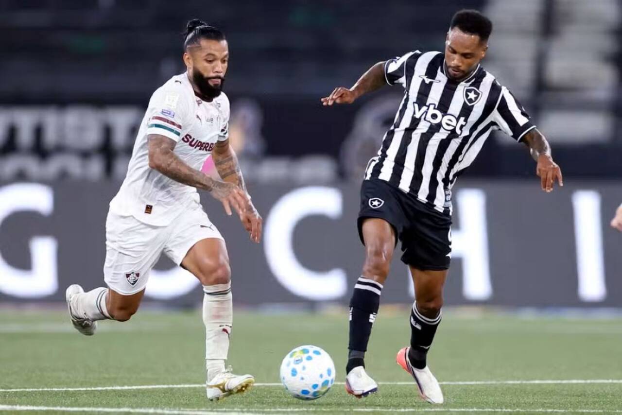Novo investidor Gabriel de Alba visita treino do Botafogo; Danilo Pereira é provável titular pela Copa Sul-Americana