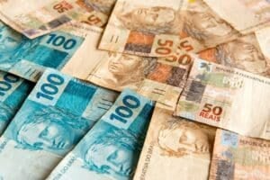 Dinheiro, real, notas de 50 e 100 reais