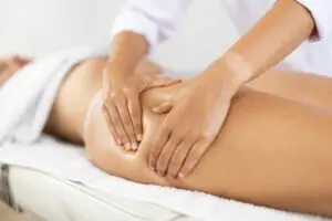 O que a drenagem linfática realmente faz para o corpo e a celulite?