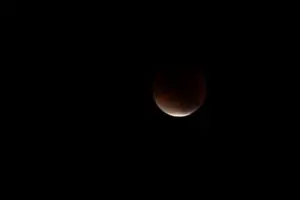 Moradores de Belo Horizonte verão eclipse lunar parcial com 96% de cobertura em agosto