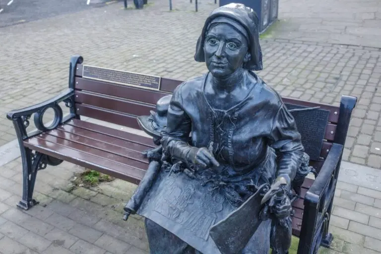 Estátua de Mother Shipton