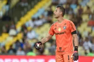 Fluminense garante vaga nas quartas da Libertadores com Fábio brilhando nos pênaltis
