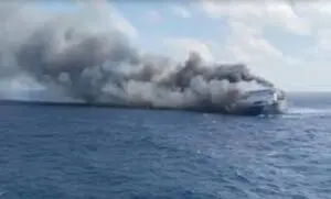 Πυρκαγιά σε πλοίο στην Ινδονησία με 28 αγνοούμενους και 5 νεκρούς στη Μαδούρα