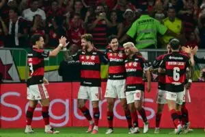 Em atuação avassaladora na Era Jardim, Flamengo supera o Cruzeiro e se firma na briga pelo penta