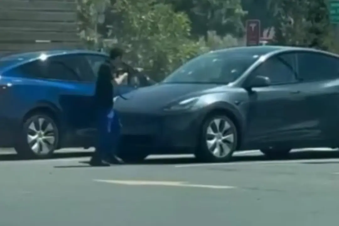 Homem efetuando disparos em restaurante In-N-Out de Twin Falls