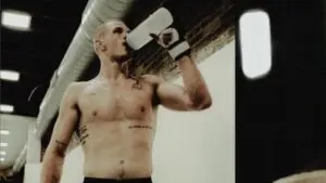 Ian Garry rejeita o grappling de Makhachev antes do UFC 330 e o desafia a tentar derrubá-lo