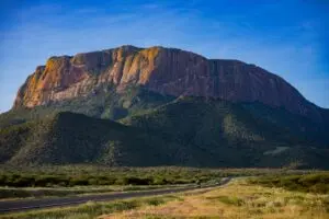 Tragédia no Quênia: queda de helicóptero mata seis turistas e piloto em Monte Ololokwe