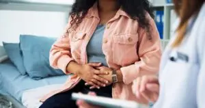 Estudo revela fatores genéticos que elevam risco de doenças autoimunes em mulheres