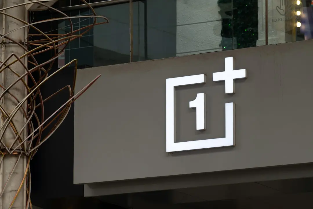 OnePlus logo loja