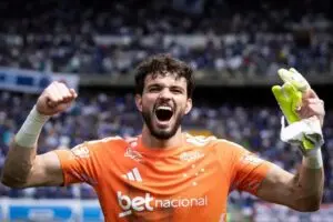 Cruzeiro renova contrato de Otávio até 2031 e blinda goleiro com multa milionária