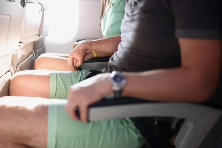 Pessoa no avião com medo
