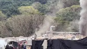 Prédio em demolição pega fogo na Zona Sul do Rio, no Jardim Botânico
