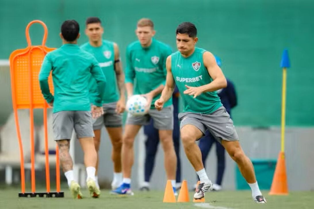 Savarino e Lucho Acosta (de costas) treinando pelo Fluminense - Marcelo Gonçalves / Fluminense FC